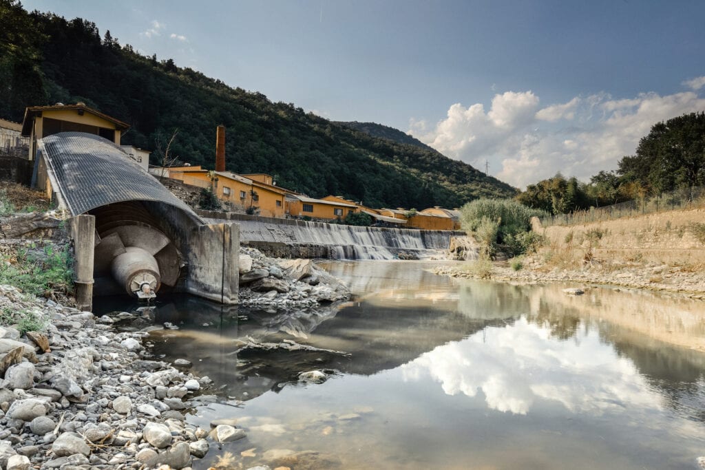 Centrale Idroelettrica Sul Bisenzio E La Turbina